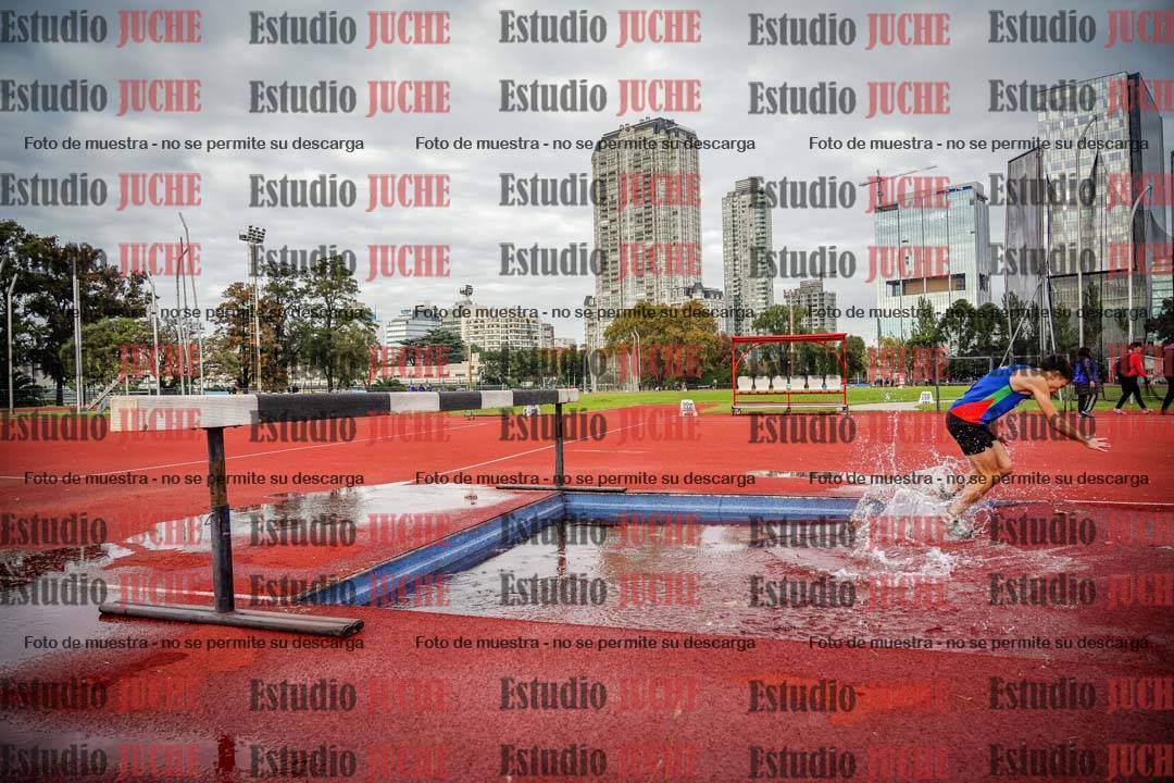 Fotos de los 3000 m con obstáculos de varones