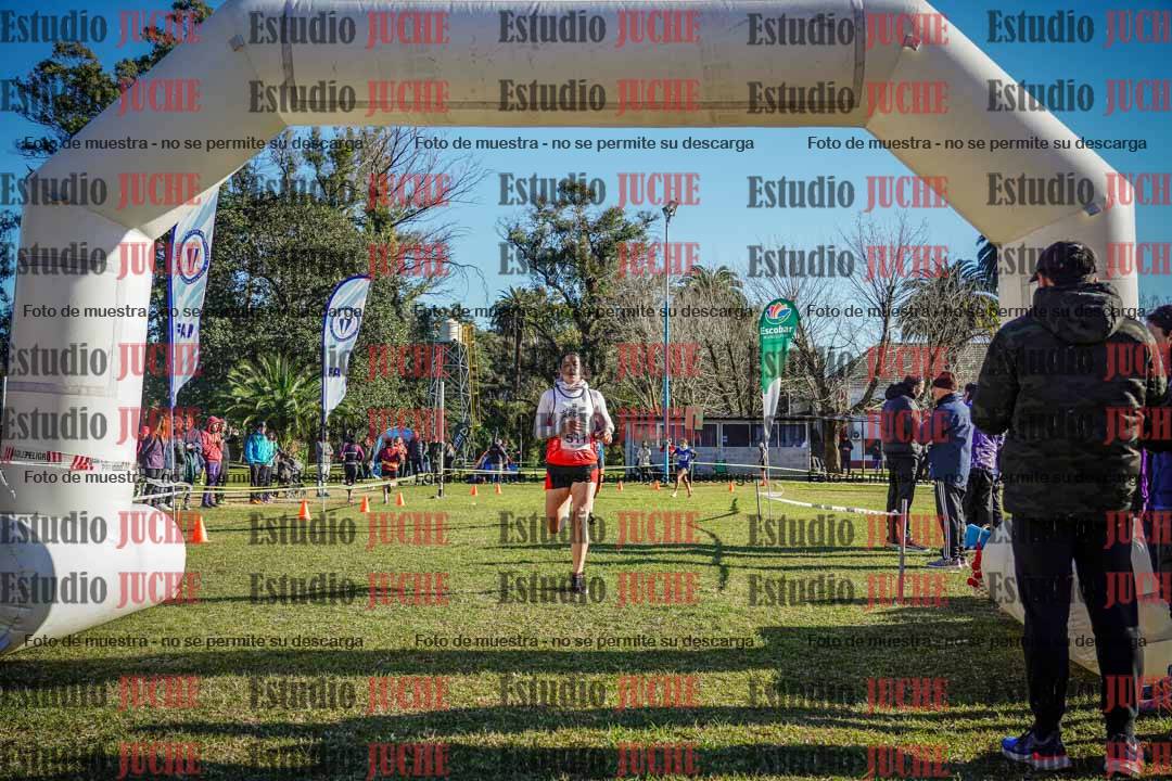 Fotos de la llegada del cross de 4000 m - mujeres
