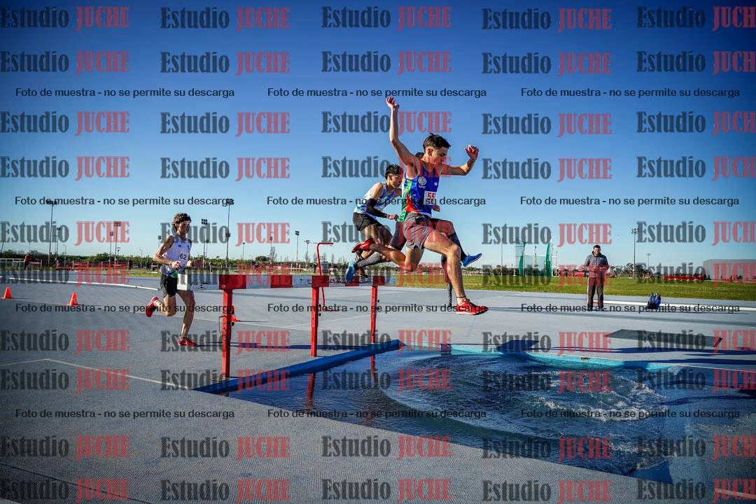 Fotos de los 3000 m con obstáculos de varones