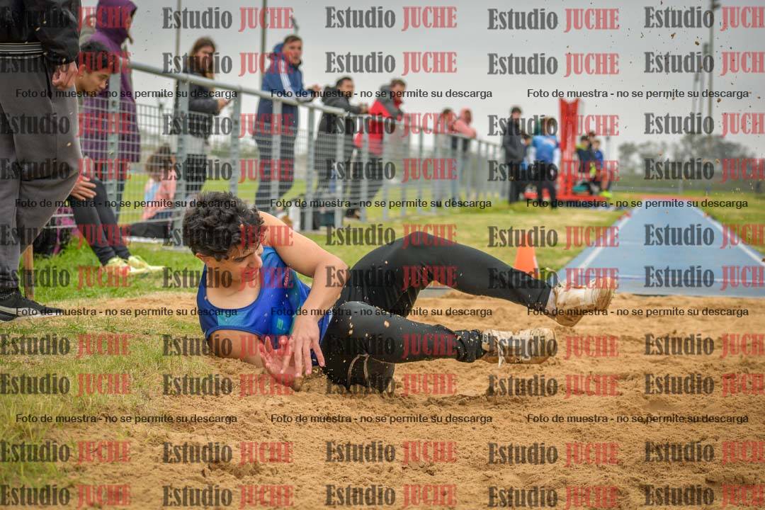 Fotos del salto en largo de varones - U18