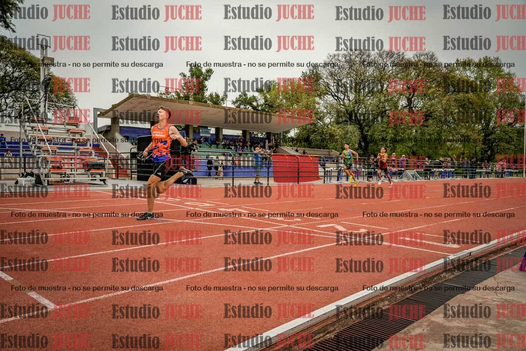 Fotos de los 295 m con vallas de varones