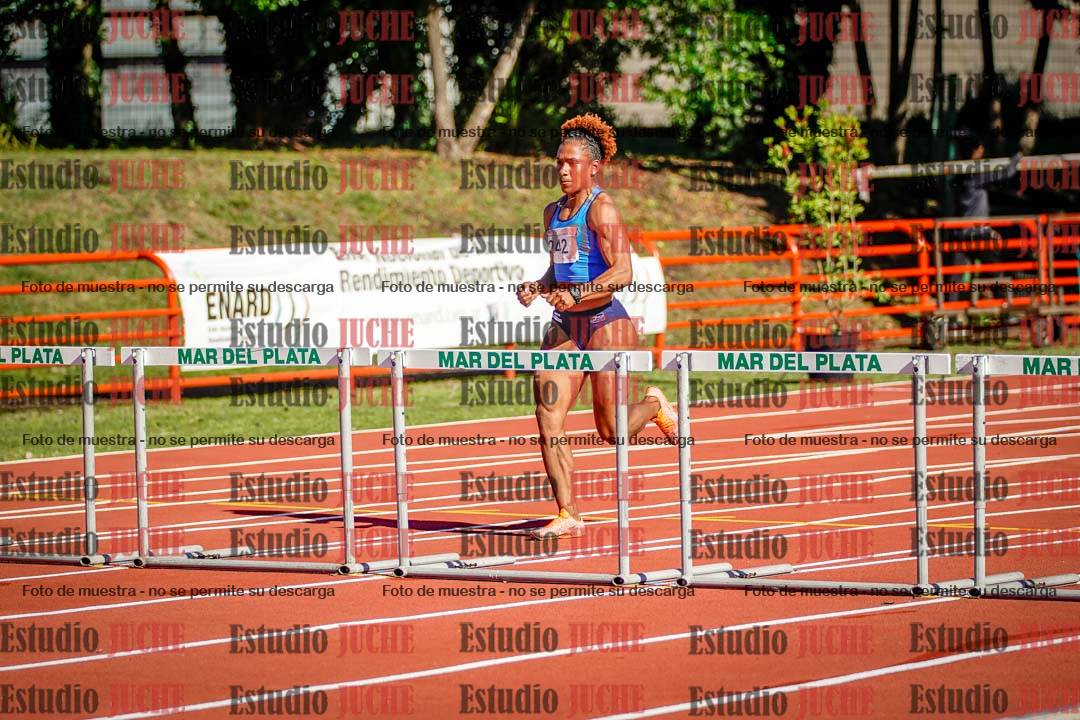 Fotos de los 100 m con vallas de mujeres - hepta 1
