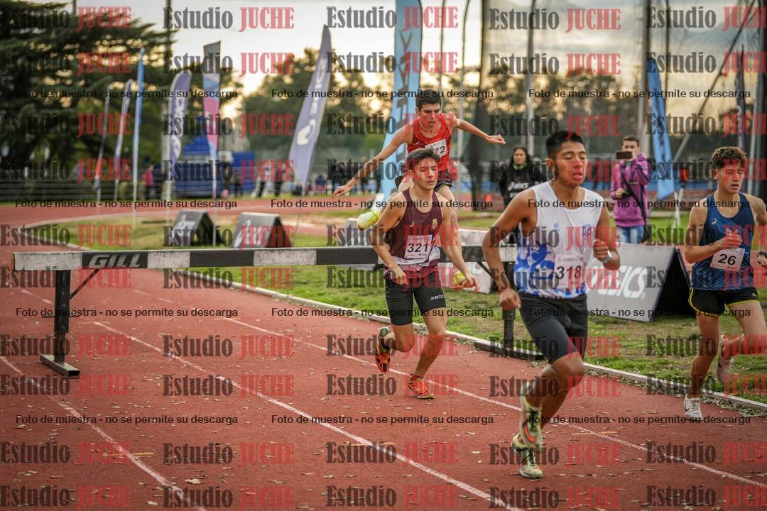 Fotos de los 2000 m con obstáculos de varones