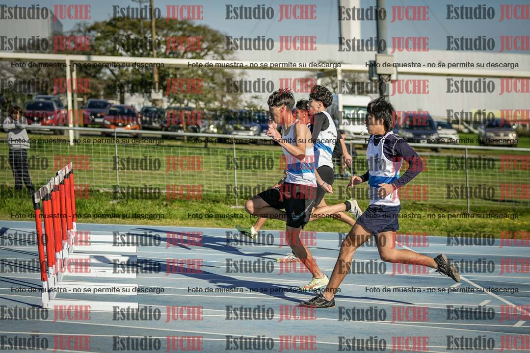 Fotos de los 110 m con vallas de varones - U17 (incluye heptatlón)