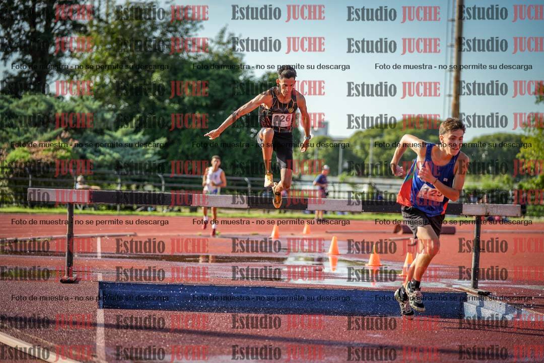 Fotos de los 3000 m con obstáculos de varones