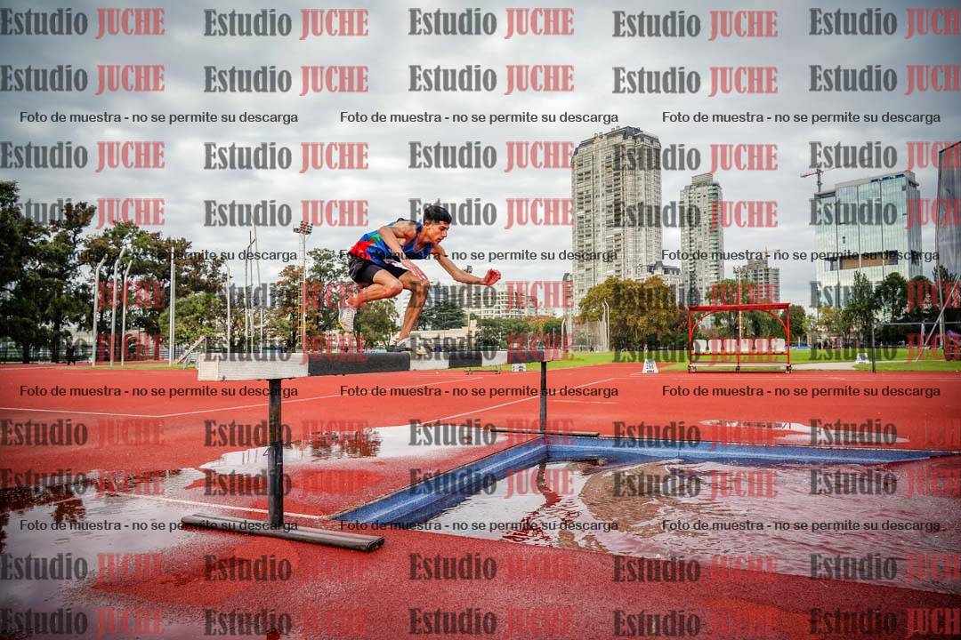 Fotos de los 3000 m con obstáculos de varones