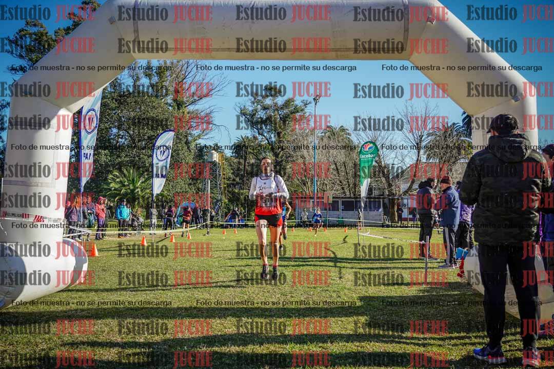 Fotos de la llegada del cross de 4000 m - mujeres
