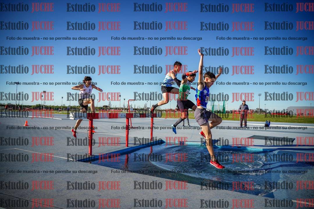 Fotos de los 3000 m con obstáculos de varones