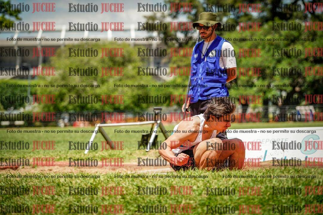 Fotos del salto en largo de varones