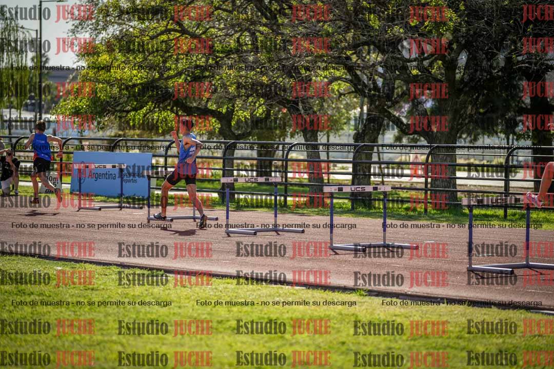 Fotos de los 295 m con vallas de varones