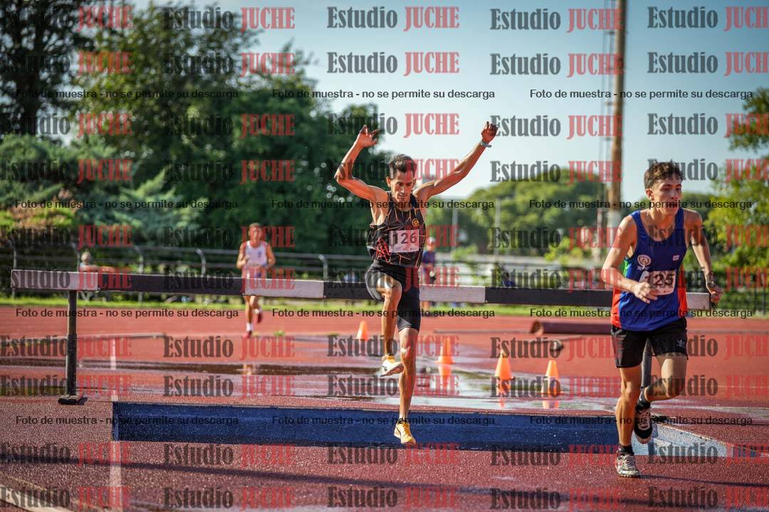 Fotos de los 3000 m con obstáculos de varones