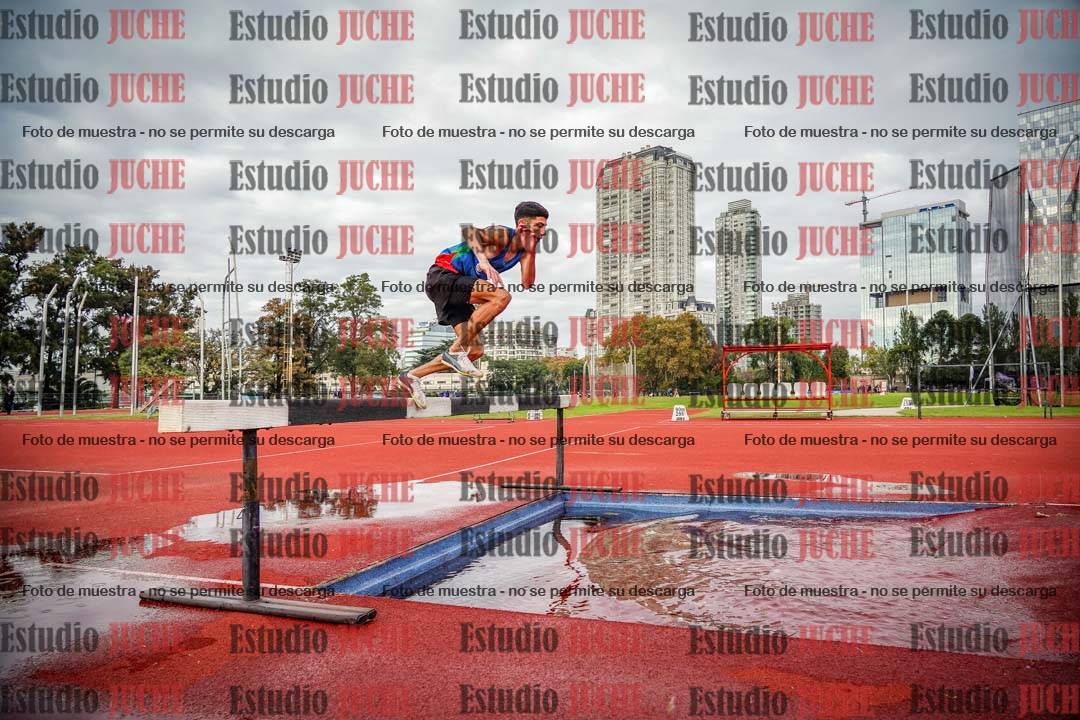 Fotos de los 3000 m con obstáculos de varones