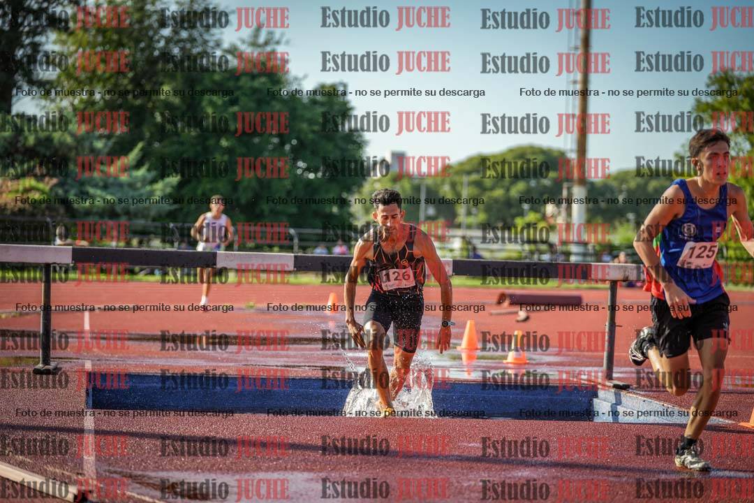 Fotos de los 3000 m con obstáculos de varones