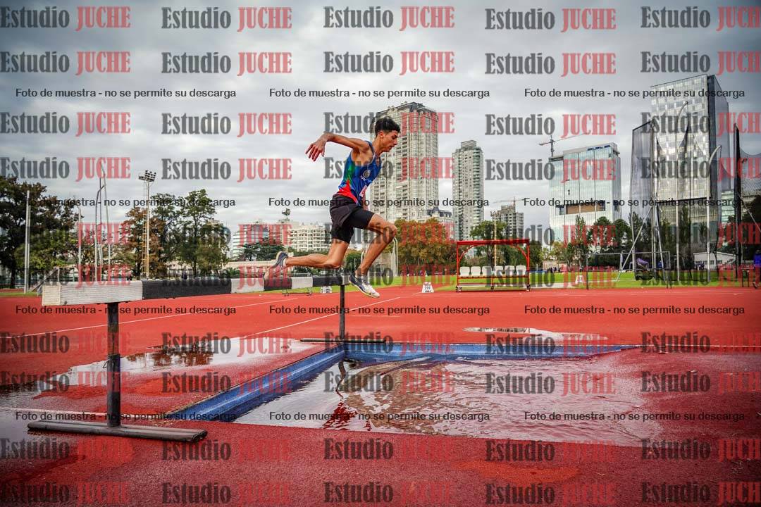 Fotos de los 3000 m con obstáculos de varones