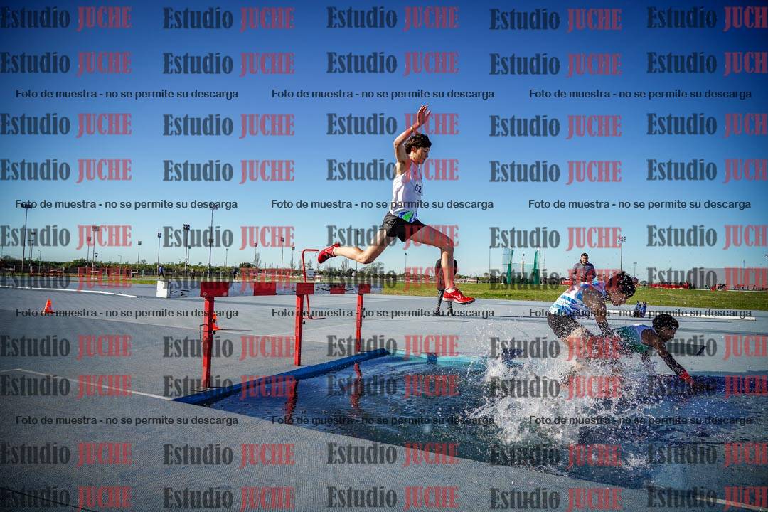 Fotos de los 3000 m con obstáculos de varones