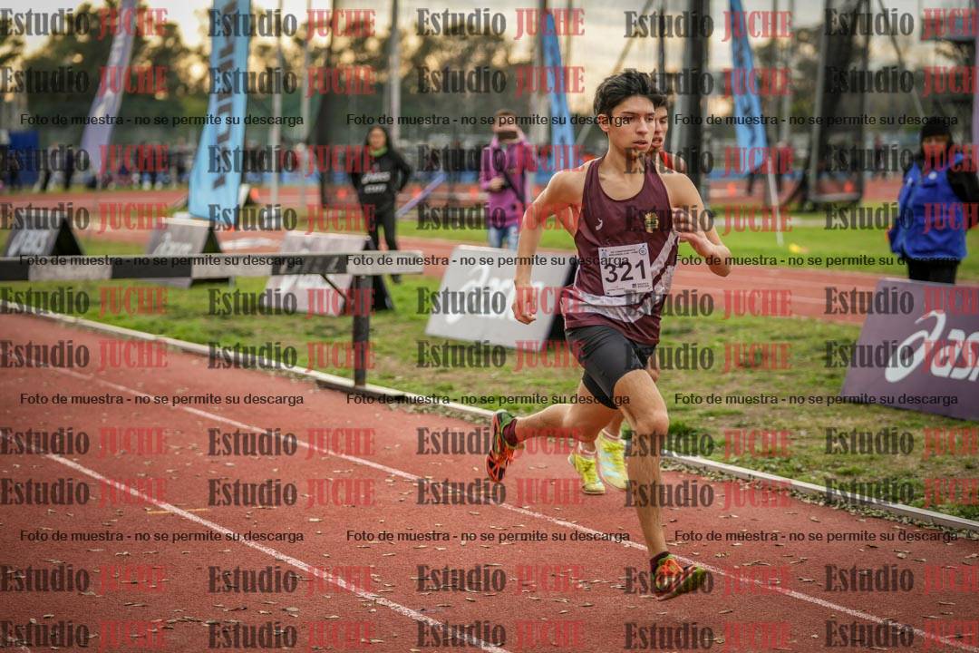 Fotos de los 2000 m con obstáculos de varones
