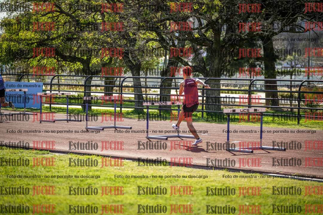 Fotos de los 295 m con vallas de varones