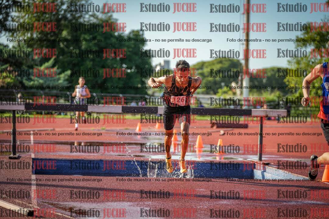 Fotos de los 3000 m con obstáculos de varones