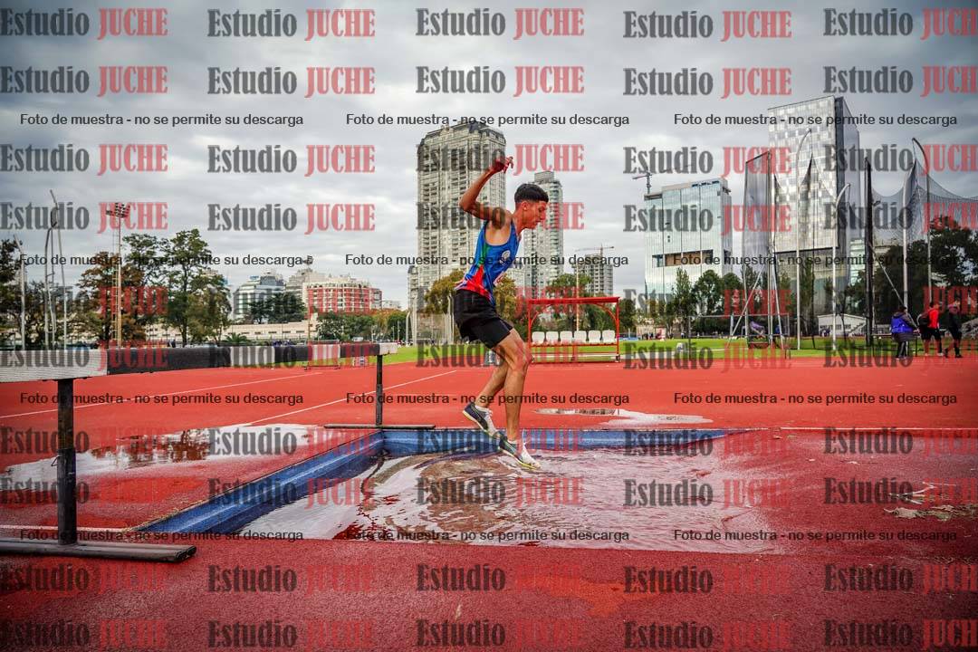 Fotos de los 3000 m con obstáculos de varones