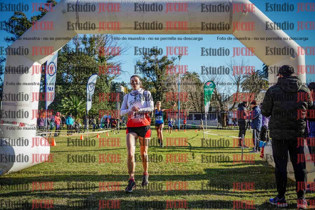 Fotos de la llegada del cross de 4000 m - mujeres