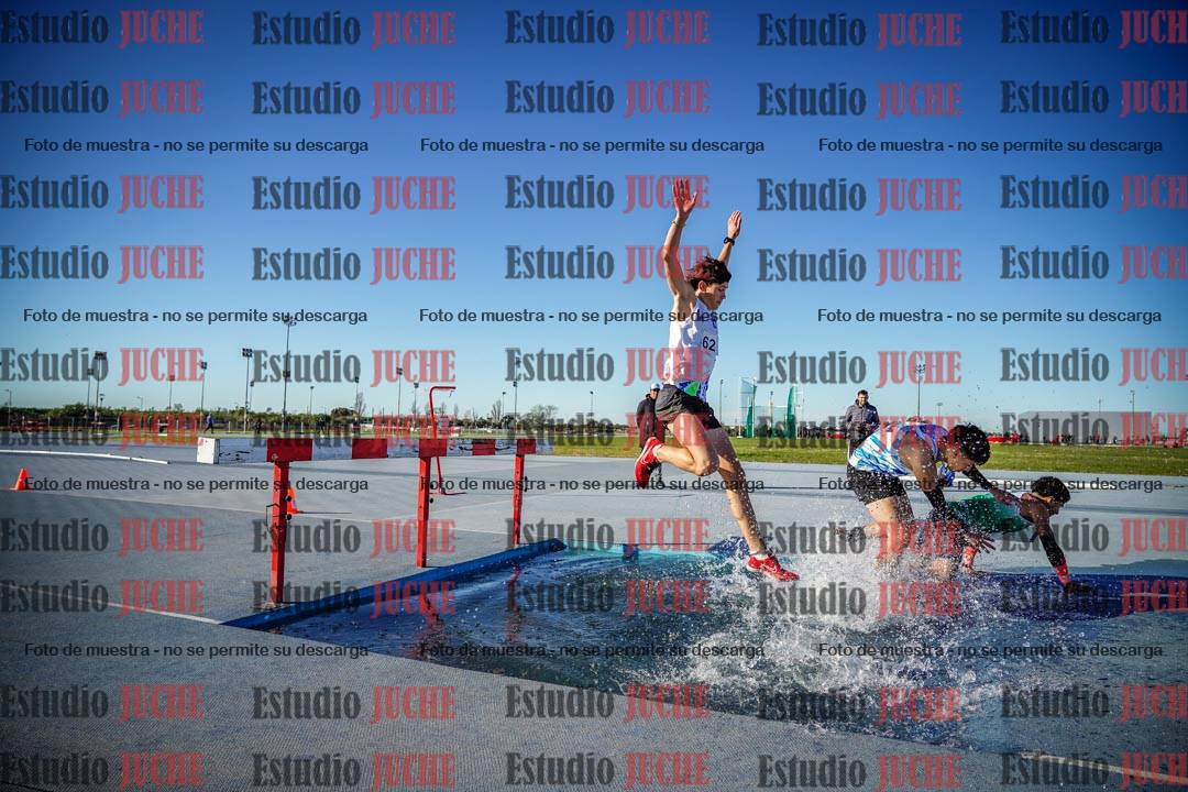 Fotos de los 3000 m con obstáculos de varones