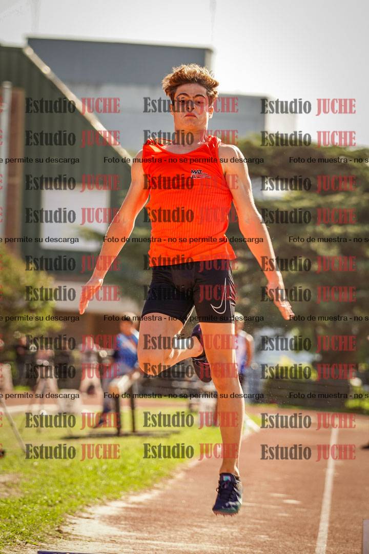 Fotos del salto en largo de varones
