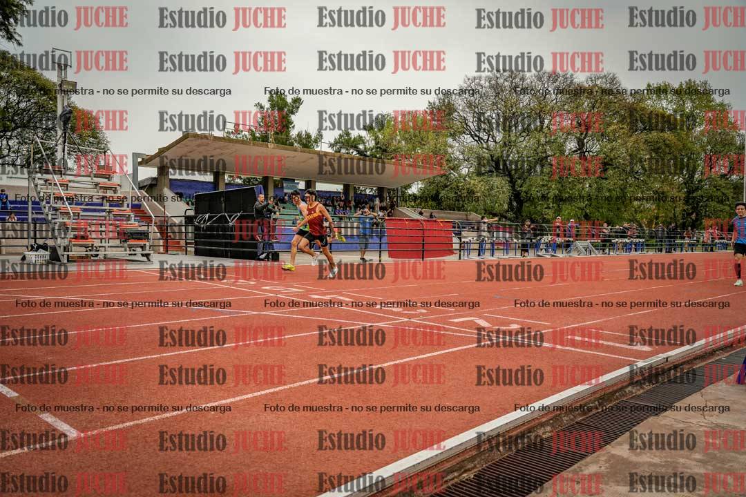 Fotos de los 295 m con vallas de varones