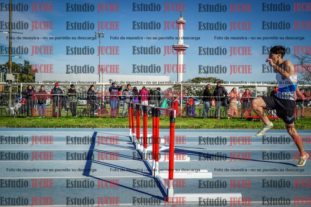 Fotos de los 110 m con vallas de varones - U17 (incluye heptatlón)
