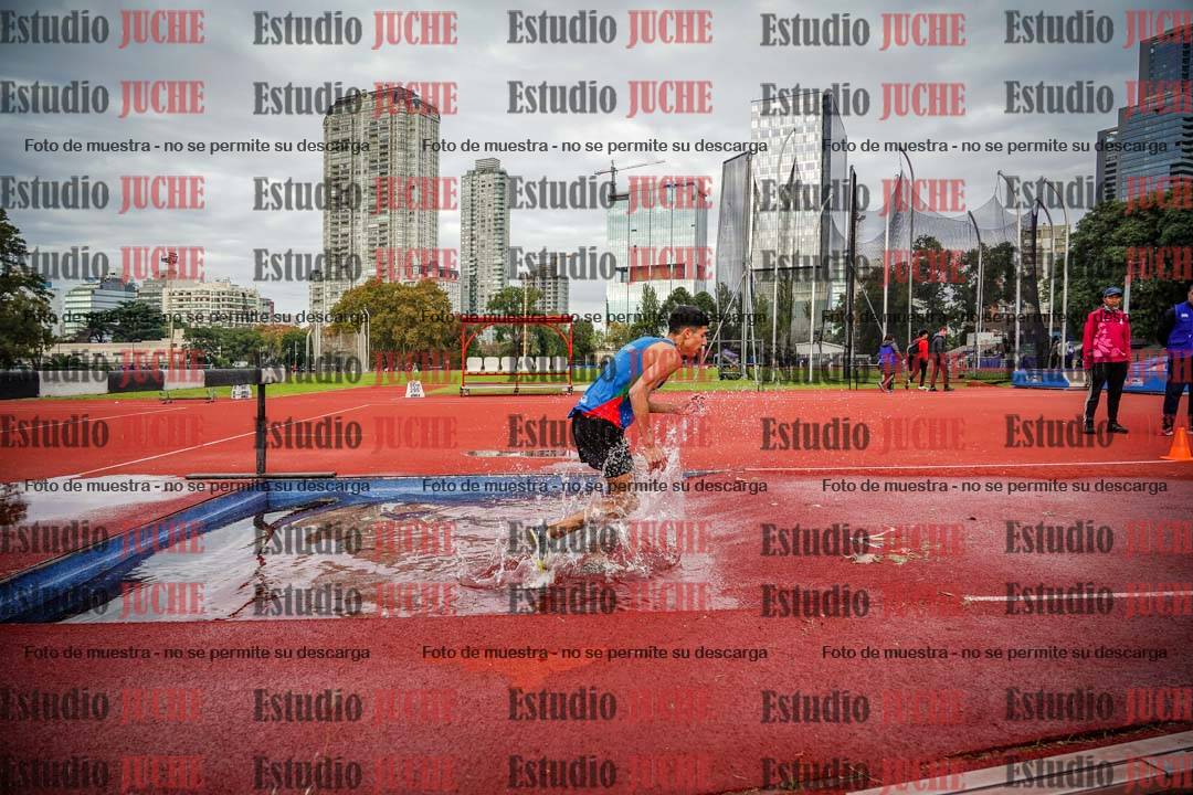 Fotos de los 3000 m con obstáculos de varones