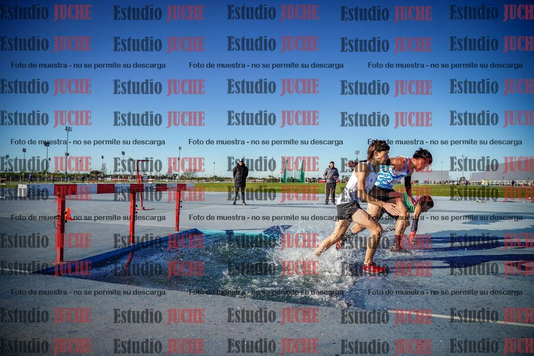 Fotos de los 3000 m con obstáculos de varones