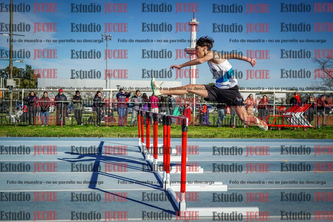 Fotos de los 110 m con vallas de varones - U17 (incluye heptatlón)