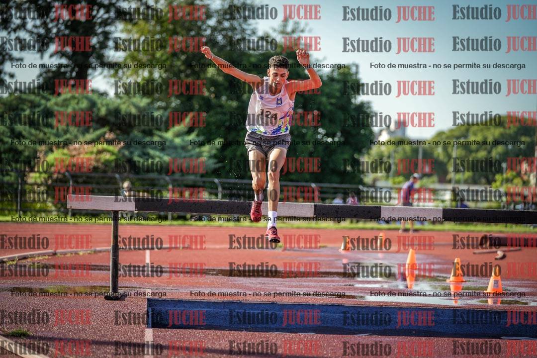 Fotos de los 3000 m con obstáculos de varones