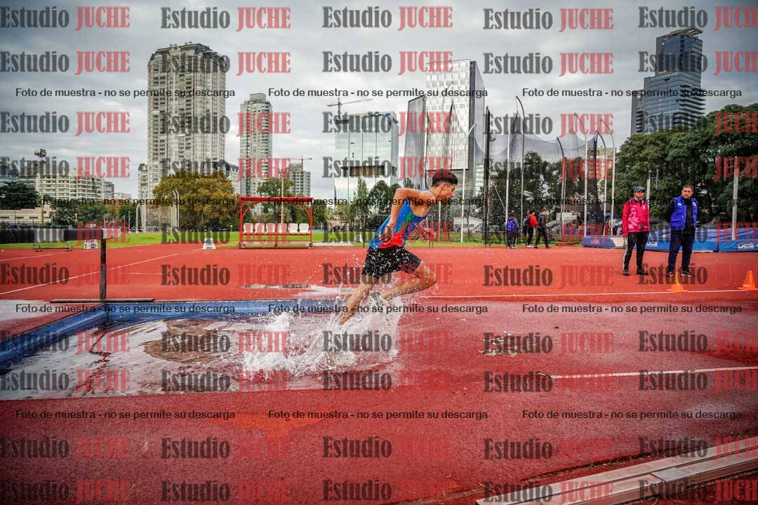 Fotos de los 3000 m con obstáculos de varones