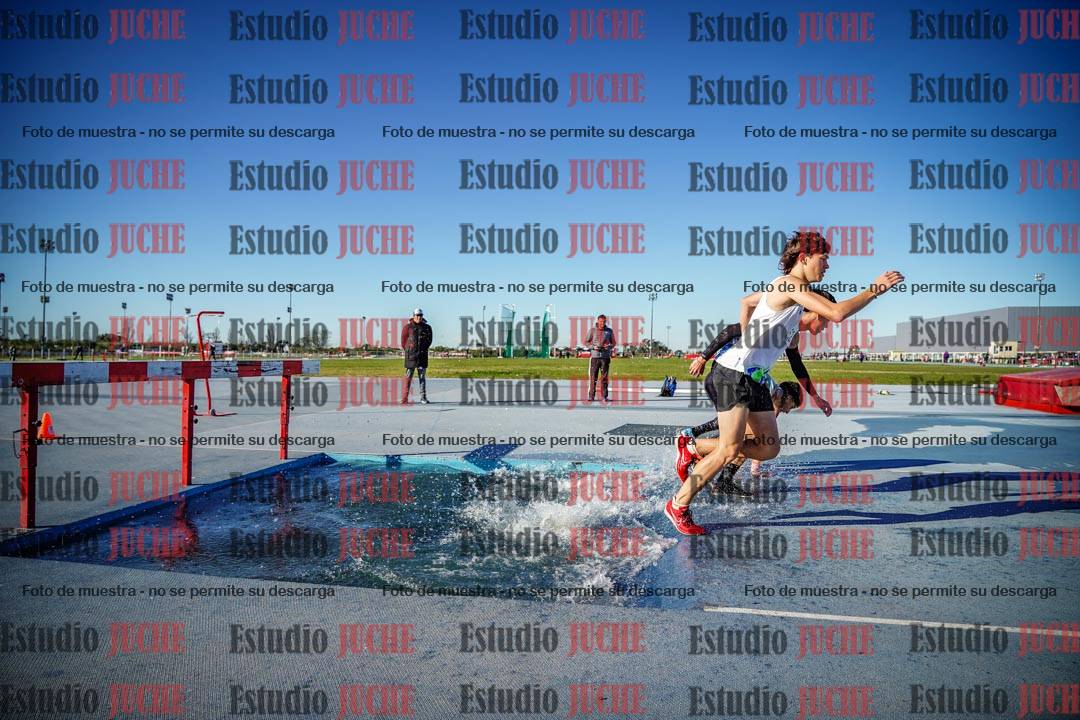 Fotos de los 3000 m con obstáculos de varones