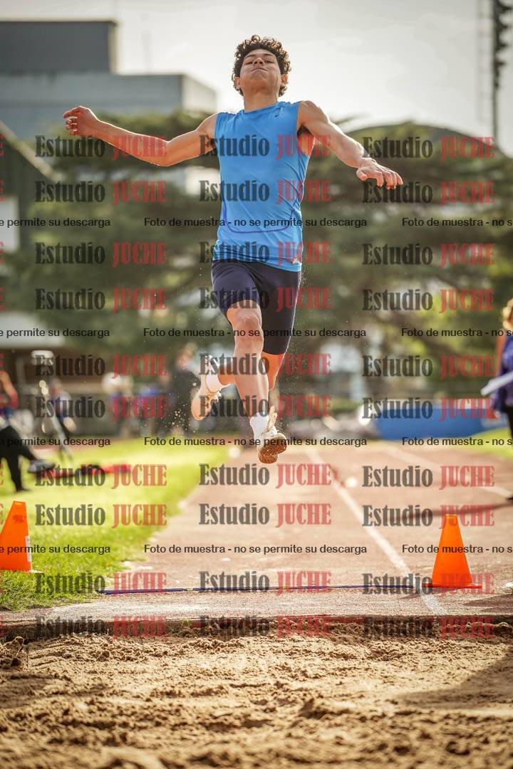 Fotos del salto en largo de varones