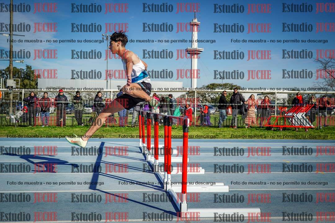 Fotos de los 110 m con vallas de varones - U17 (incluye heptatlón)
