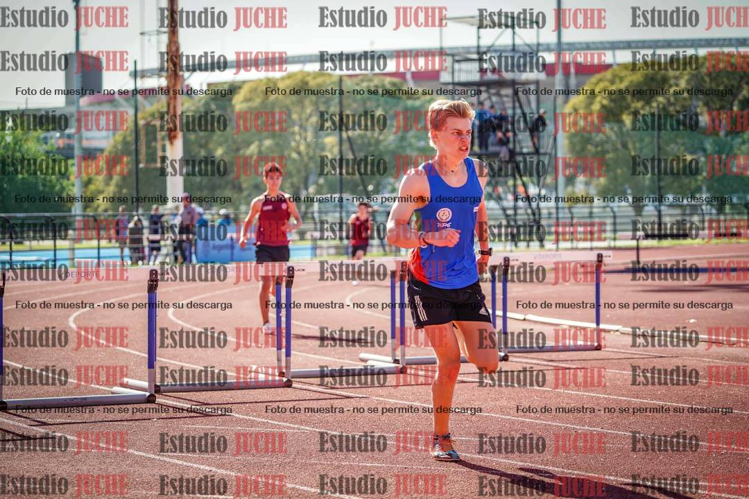 Fotos de los 295 m con vallas de varones