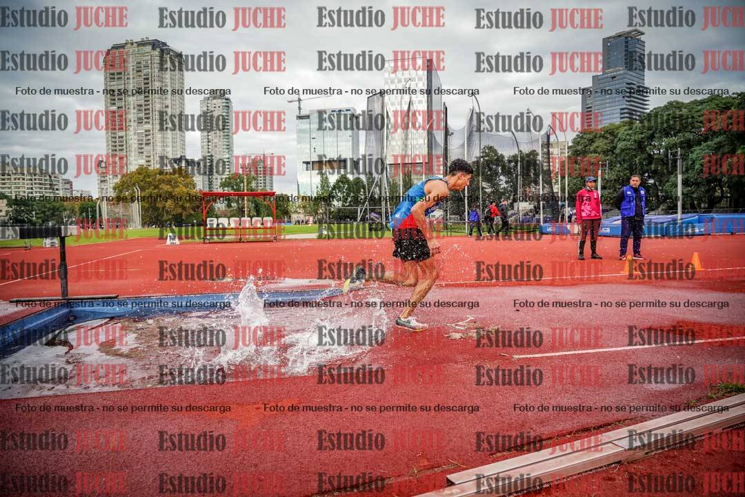 Fotos de los 3000 m con obstáculos de varones