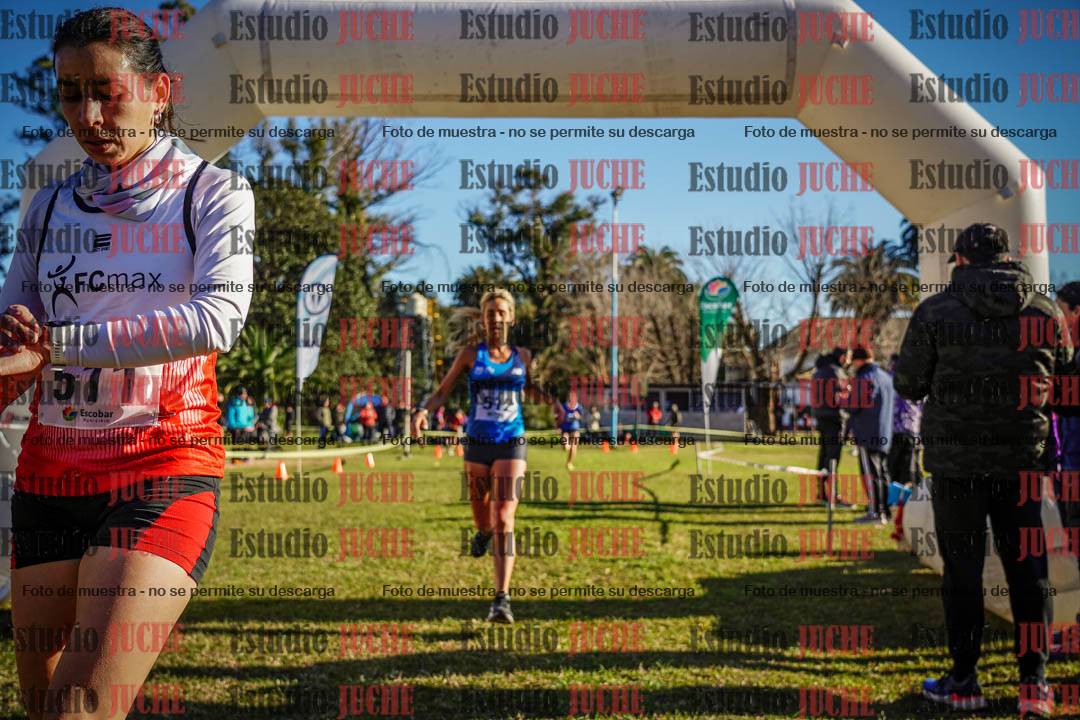 Fotos de la llegada del cross de 4000 m - mujeres