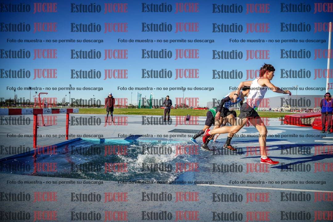 Fotos de los 3000 m con obstáculos de varones