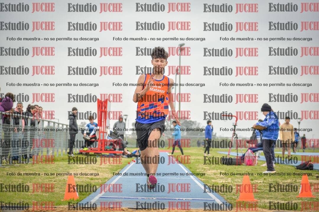 Fotos del salto en largo de varones - U18