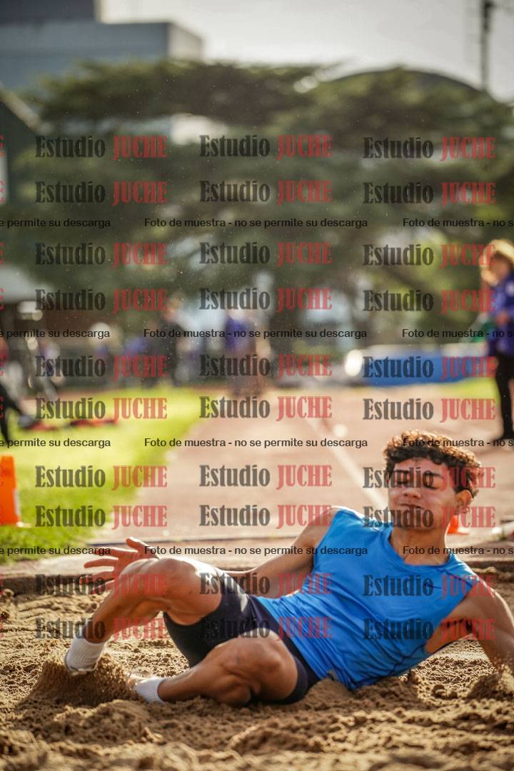 Fotos del salto en largo de varones