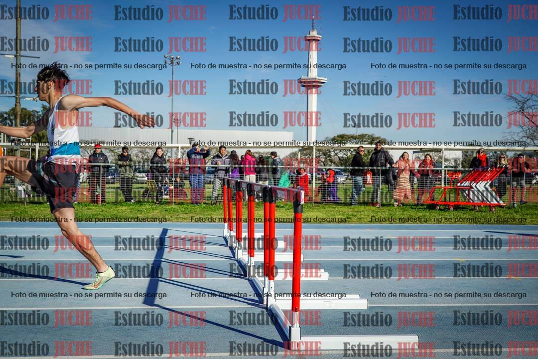 Fotos de los 110 m con vallas de varones - U17 (incluye heptatlón)