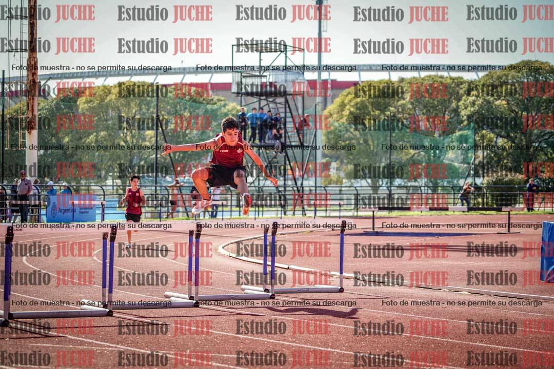 Fotos de los 295 m con vallas de varones