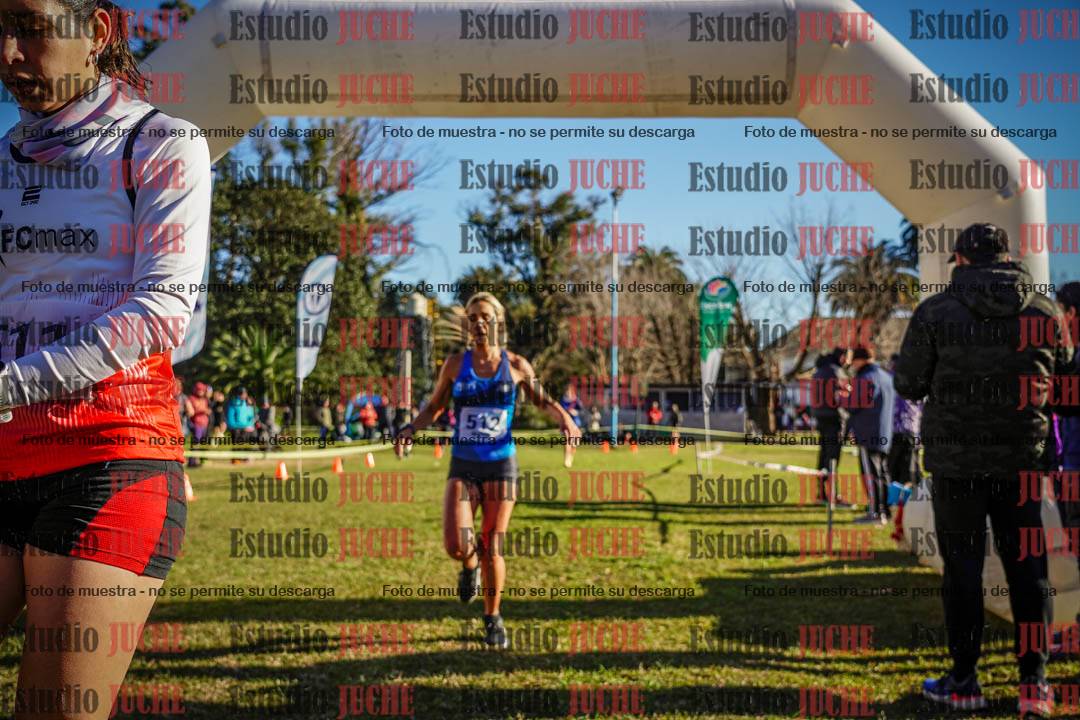 Fotos de la llegada del cross de 4000 m - mujeres