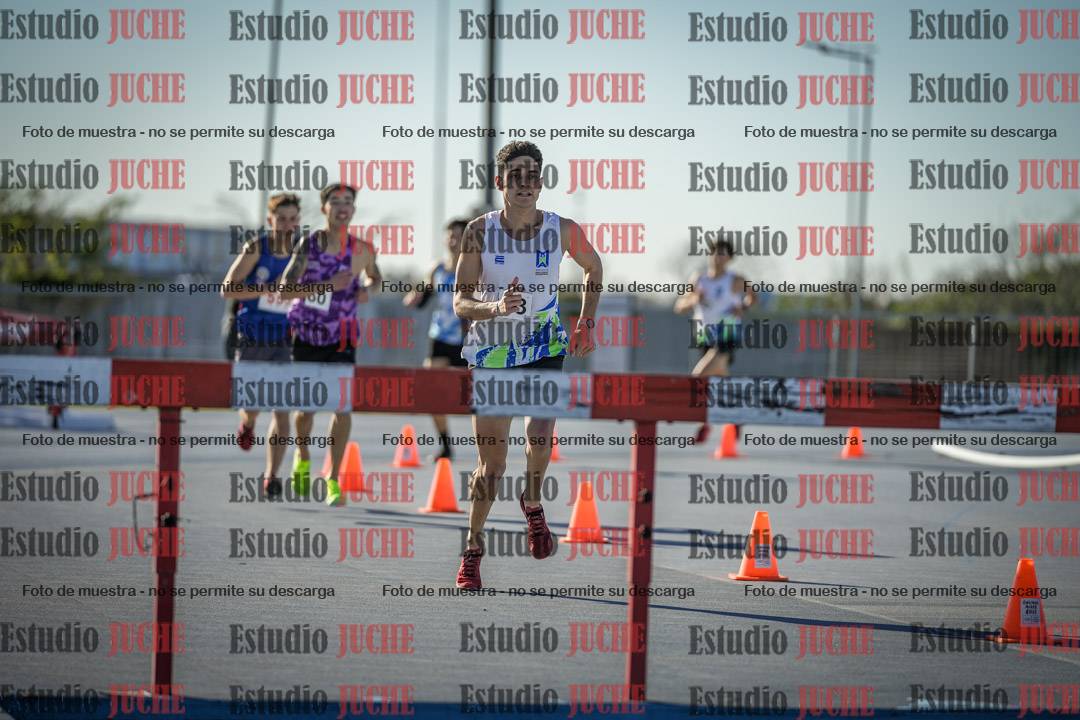 Fotos de los 3000 m con obstáculos de varones