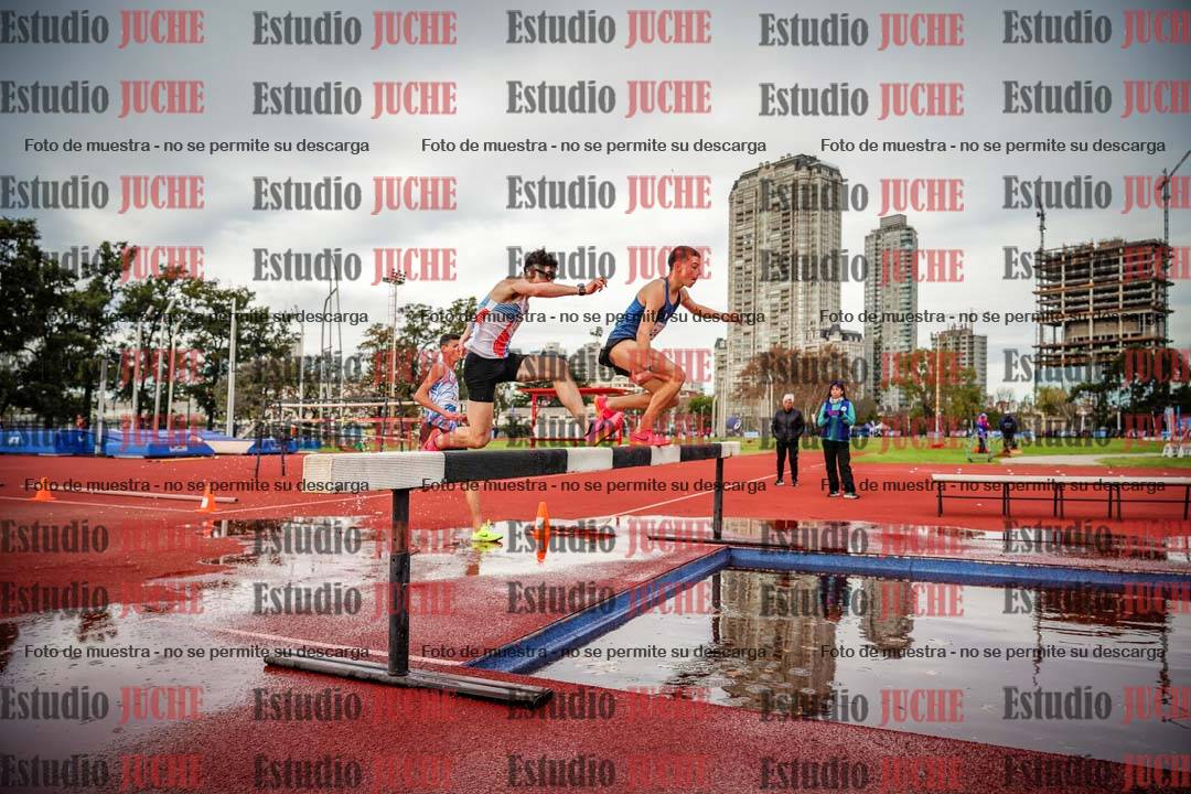 Fotos de los 2000 m con obstáculos de varones
