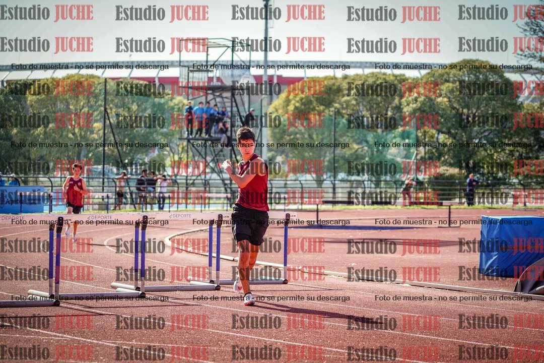 Fotos de los 295 m con vallas de varones