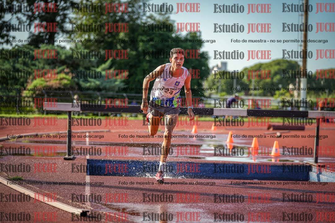 Fotos de los 3000 m con obstáculos de varones