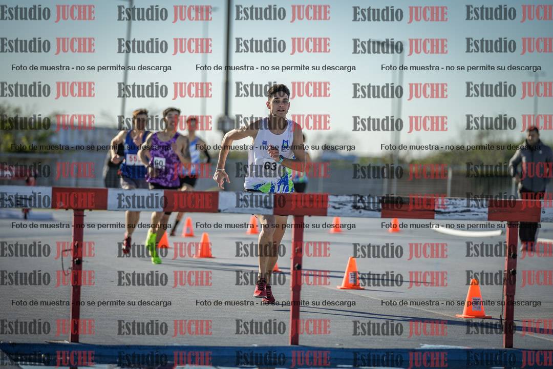 Fotos de los 3000 m con obstáculos de varones
